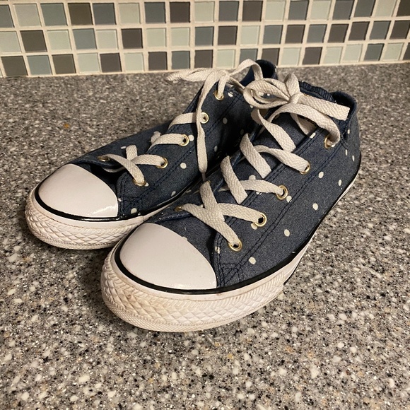 Converse Other - Converse blue white polka dot shoes sneakers 4 chambray low top size 4